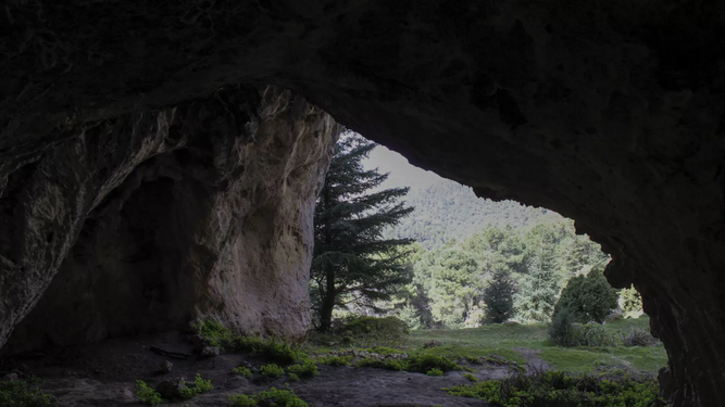 Vista desde el interior de la Cueva de Agua.