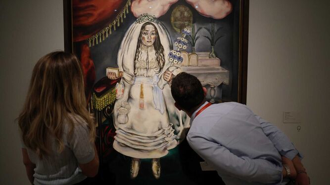 Visitantes observan 'La comulgante' (1914), de María Blanchard, este lunes en el Museo Picasso Málaga.